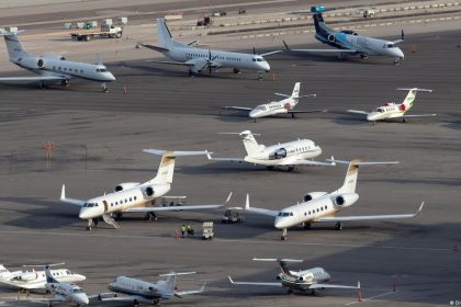 Jets-Privados-y-el-Fin-del-Mundo-La-Web-Que-Vigila-a-las-Elites