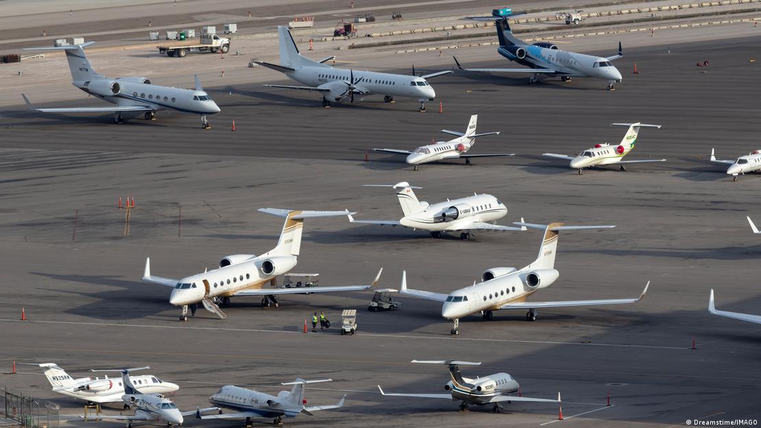 Jets-Privados-y-el-Fin-del-Mundo-La-Web-Que-Vigila-a-las-Elites