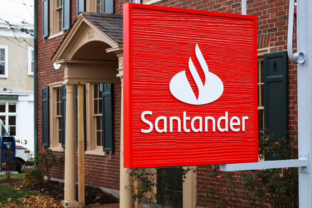 santander-estudia-vender-su-participacion-restante-en-polonia